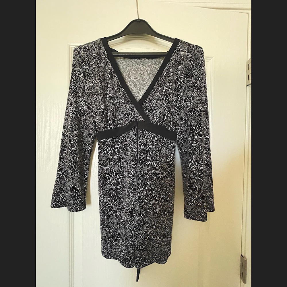 Black and white adjustable maternity top super soft size M